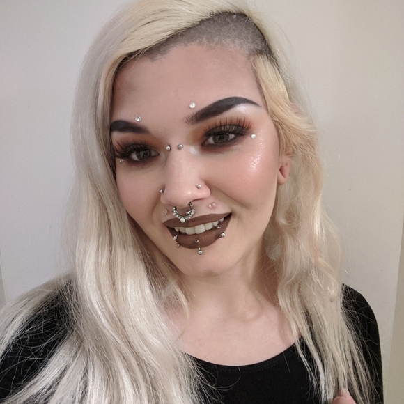 Meet your Posher, Emily (: ✨ - Picture 7 of 8